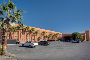 Lucky Club Hotel & Casino