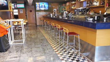 Bar • Café • Salón de Juegos Vitoria