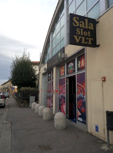 Lucky Queen Sala Slot VLT